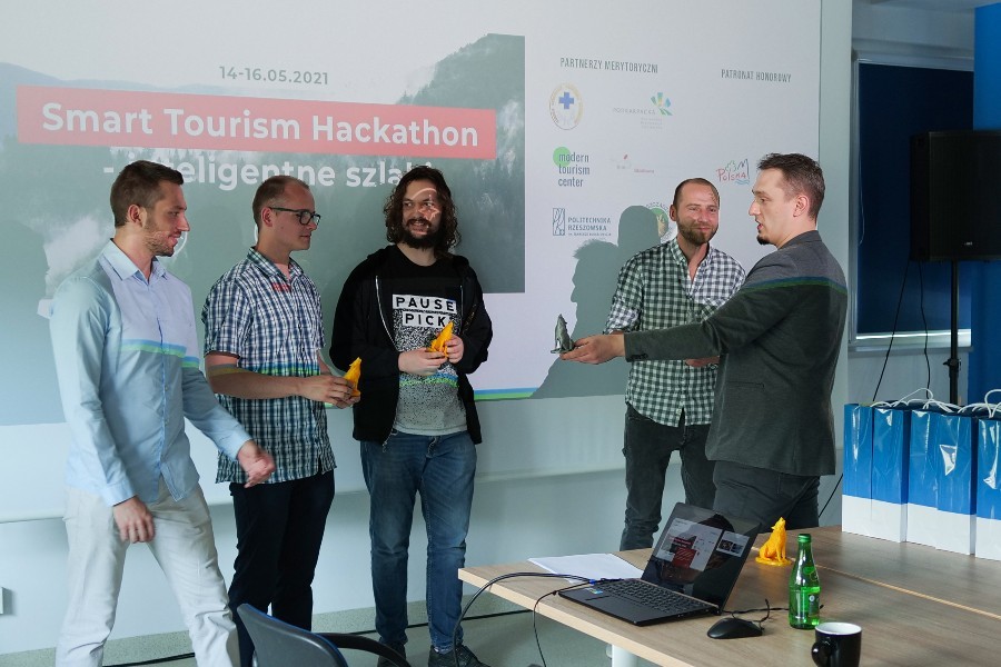 Oficjalne zakończenie Smart Tourism Hackathon